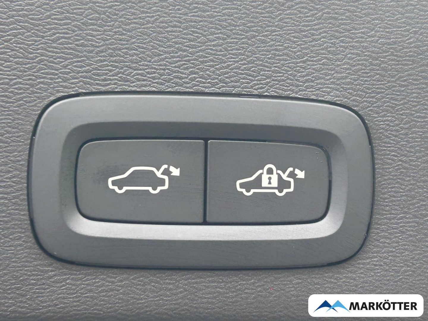 Fahrzeugabbildung Volvo XC40 B3 Plus Dark 2WD ACC/BLIS/Memory/Kamera