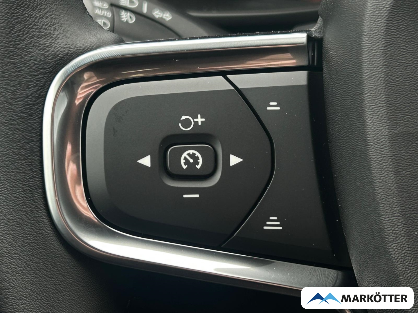 Fahrzeugabbildung Volvo XC40 B3 Plus Dark 2WD ACC/BLIS/Memory/Kamera