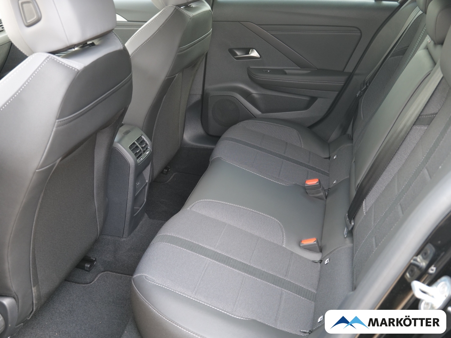 Fahrzeugabbildung Opel Astra GS 5-Türer AHK/Tech-Paket/Winter-Paket