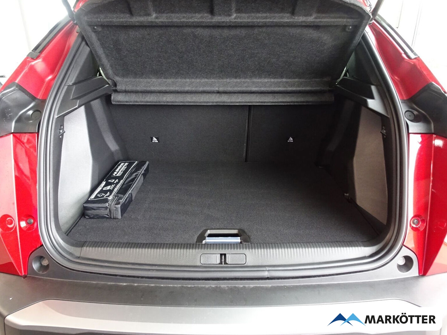 Fahrzeugabbildung Peugeot 2008 GT 145/ACC/CAM/NAVI/Pano/Keyless/LED