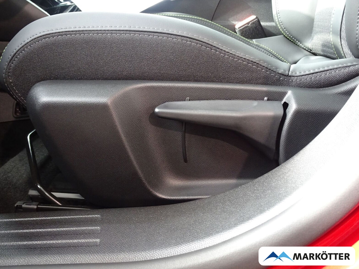 Fahrzeugabbildung Peugeot 2008 GT 145/ACC/CAM/NAVI/Pano/Keyless/LED