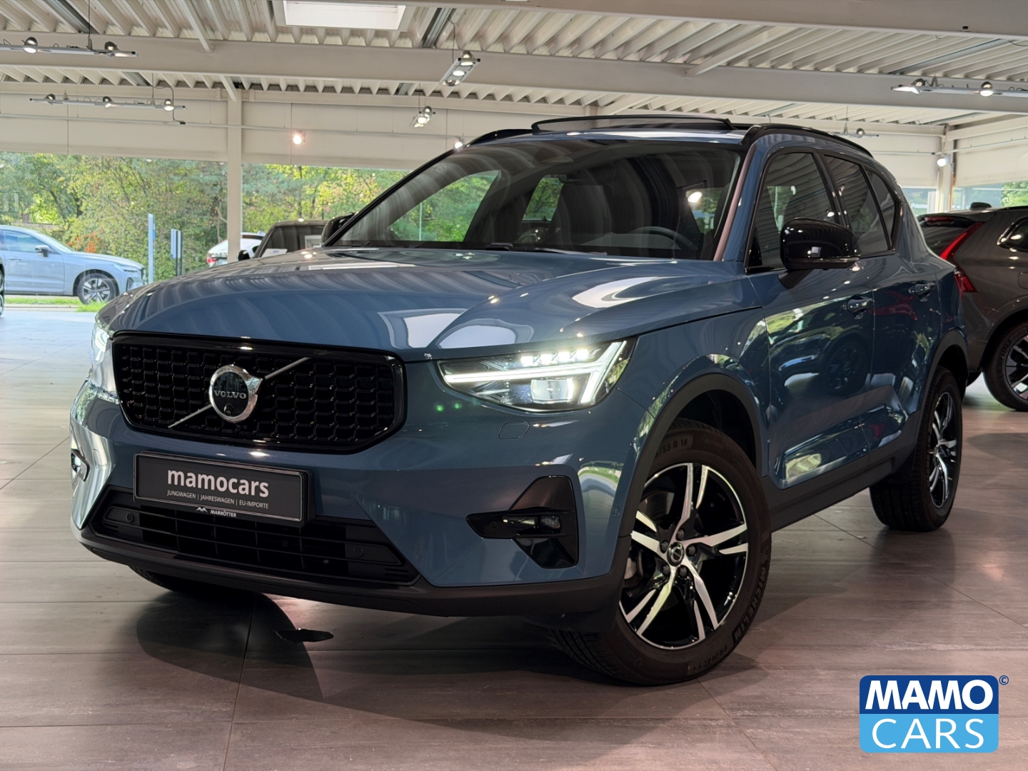 Fahrzeugabbildung Volvo XC40 B4 Plus Dark BLIS/H&K/4xSHZ/PANO/360CAM