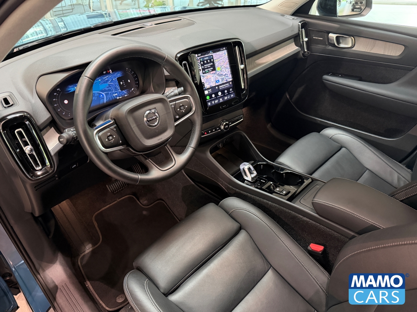 Fahrzeugabbildung Volvo XC40 B4 Plus Dark BLIS/H&K/4xSHZ/PANO/360CAM
