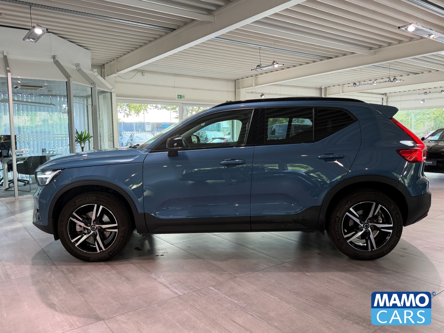 Fahrzeugabbildung Volvo XC40 B4 Plus Dark BLIS/H&K/4xSHZ/PANO/360CAM