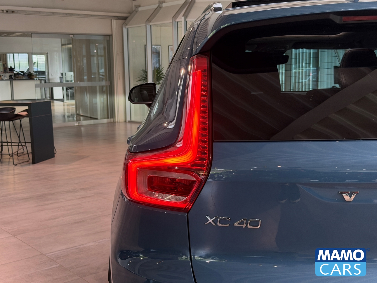 Fahrzeugabbildung Volvo XC40 B4 Plus Dark BLIS/H&K/4xSHZ/PANO/360CAM