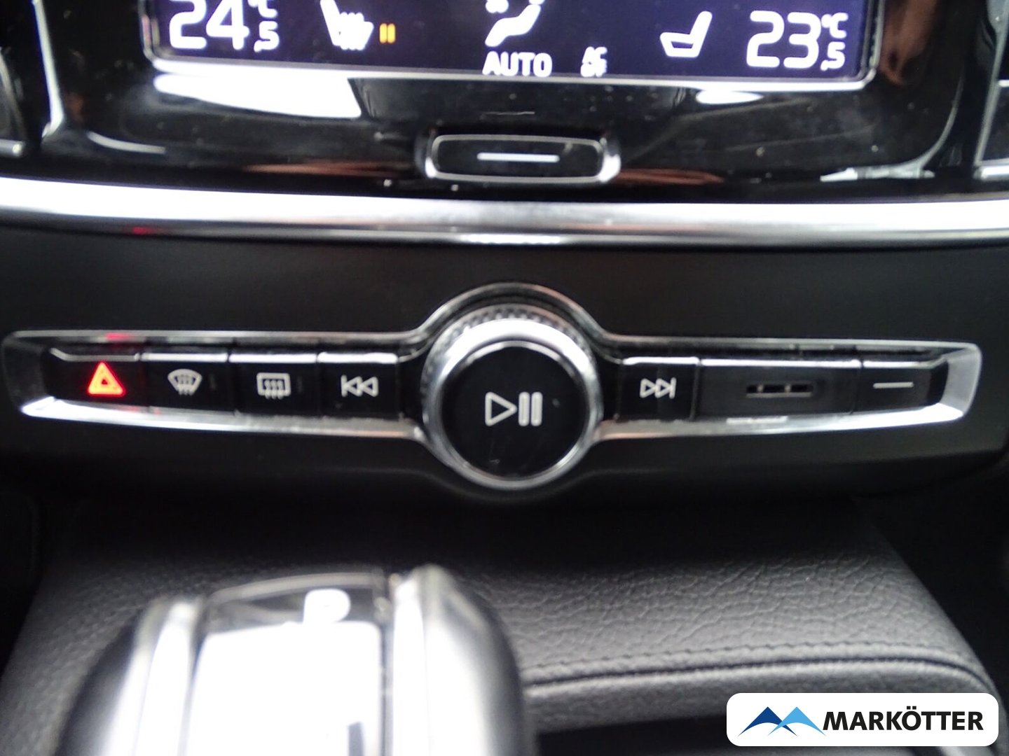 Fahrzeugabbildung Volvo V90 Momentum AWD D5 DPF/Leder/360 Grad Kamera