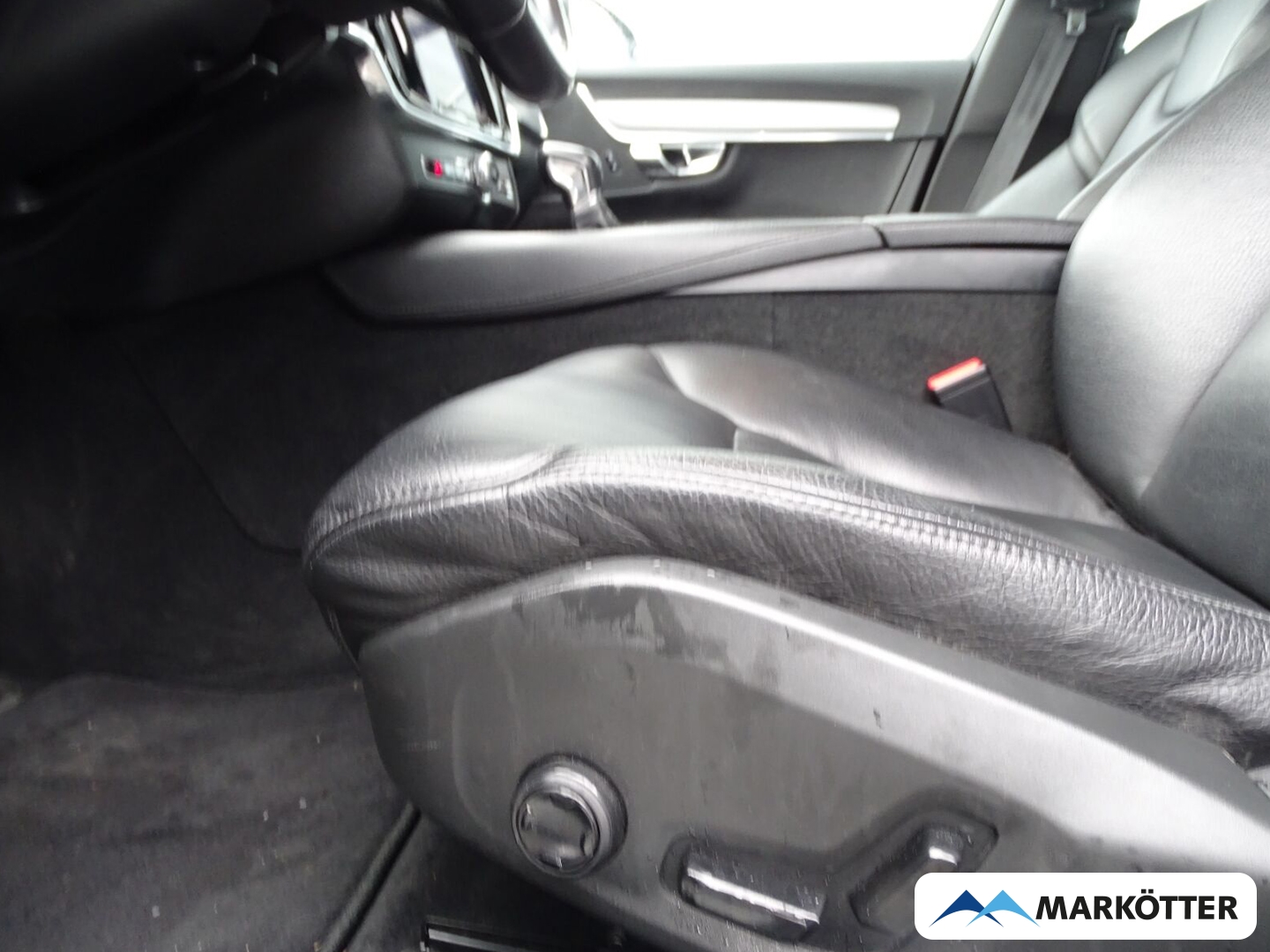 Fahrzeugabbildung Volvo V90 Momentum AWD D5 DPF/Leder/360 Grad Kamera