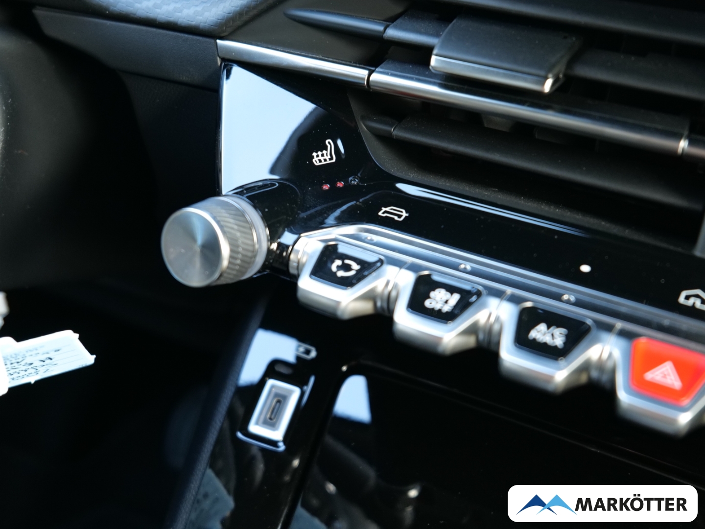 Fahrzeugabbildung Peugeot 2008 1.2 Hybrid 145 Allure Black Apple/LED/Sitzhz