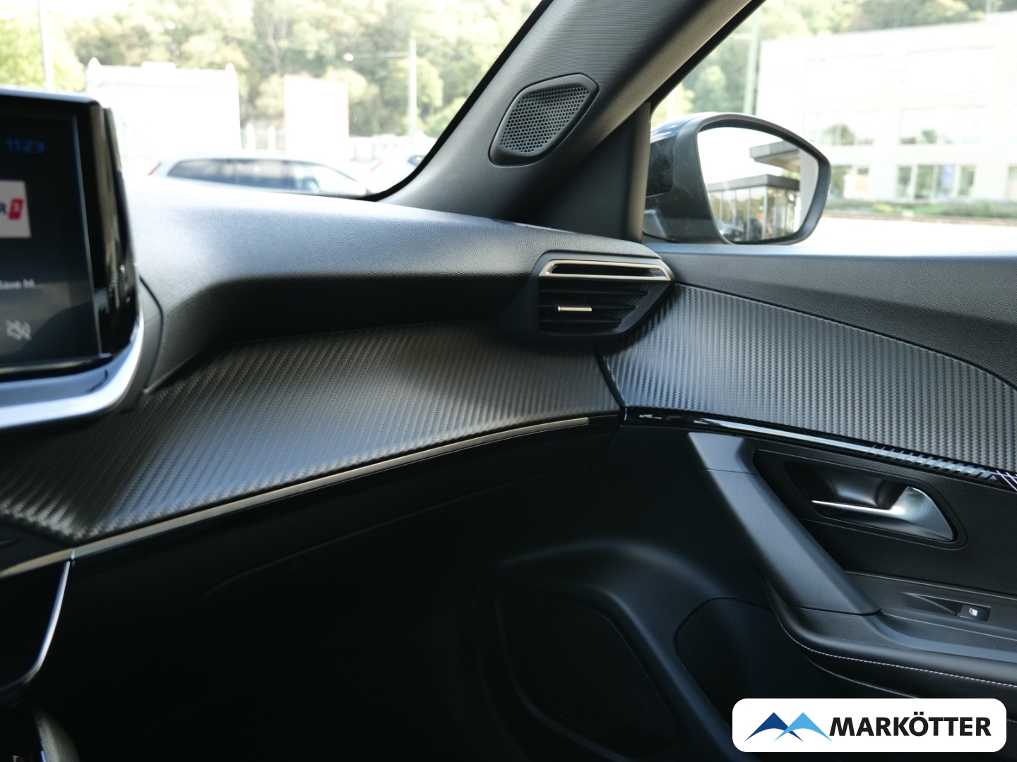 Fahrzeugabbildung Peugeot 2008 1.2 Hybrid 145 Allure Black Apple/LED/Sitzhz