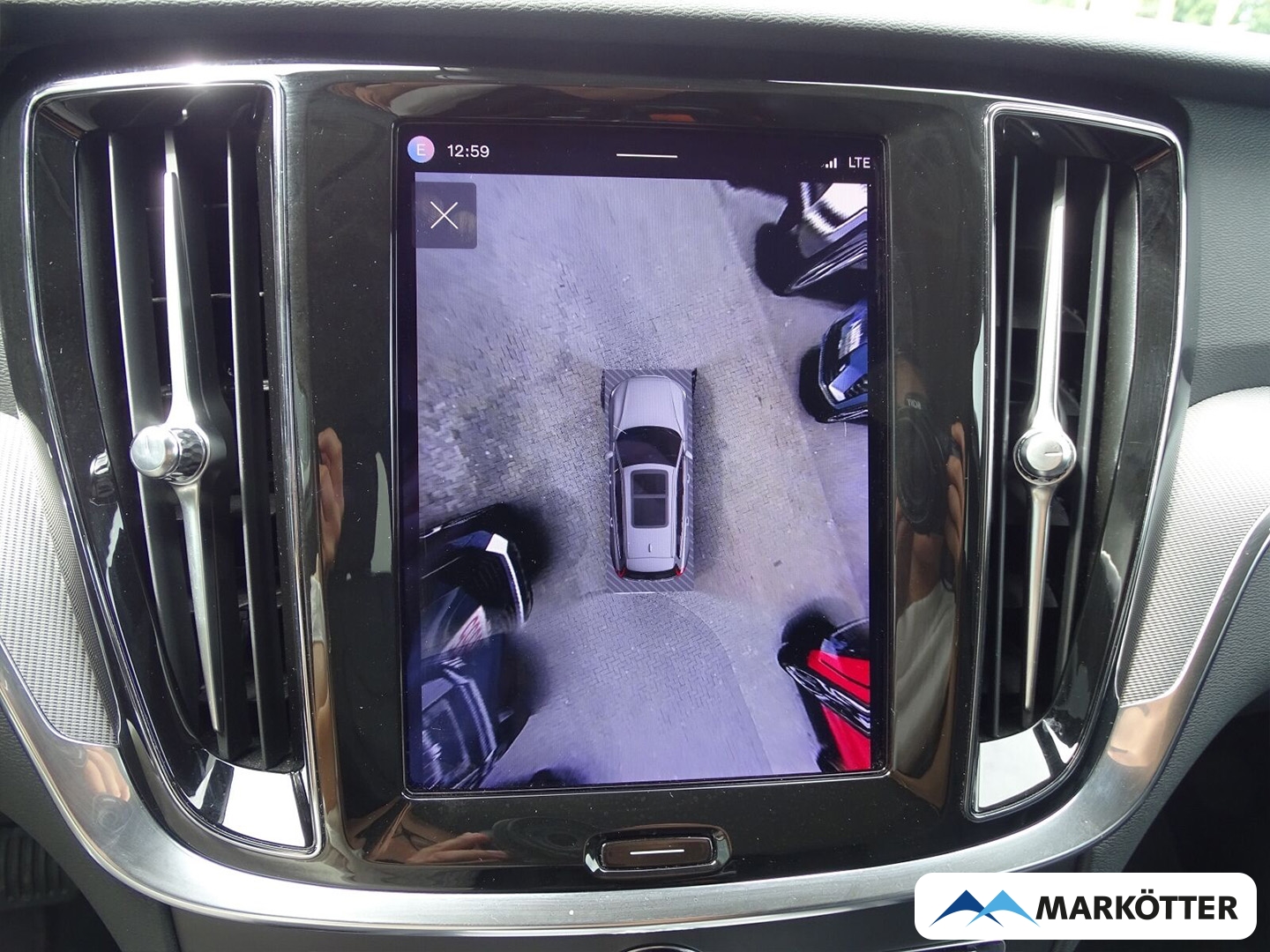 Fahrzeugabbildung Volvo V60 Plus Dark B4 EU6d/LED/PDC/SHZ/360°CAM/