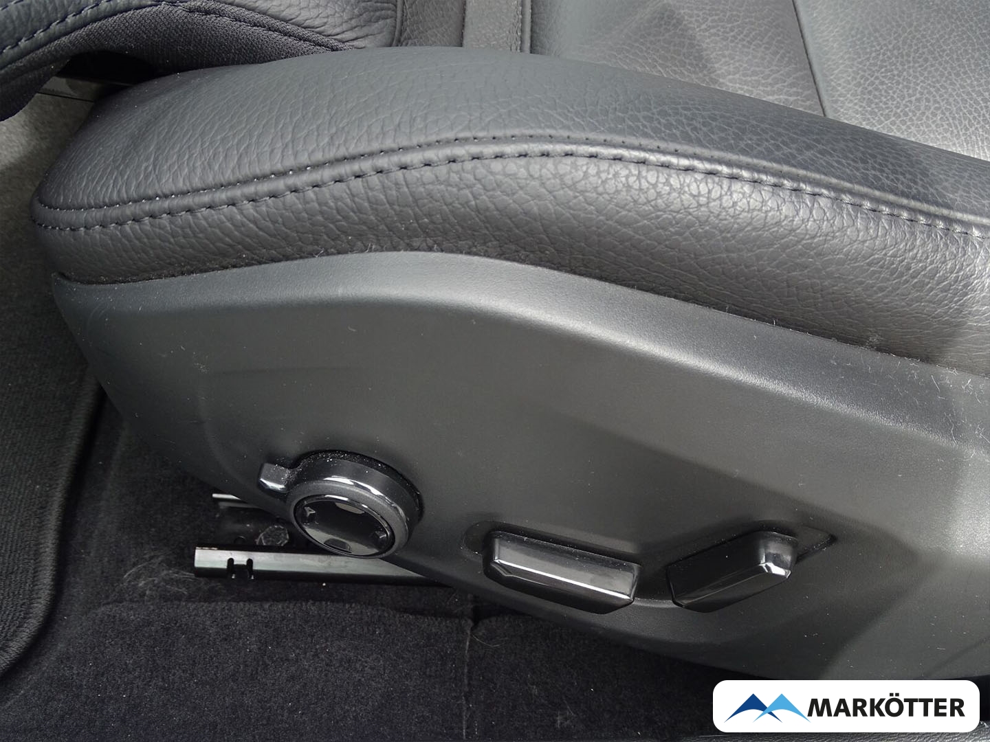 Fahrzeugabbildung Volvo V60 Plus Dark B4 EU6d/LED/PDC/SHZ/360°CAM/