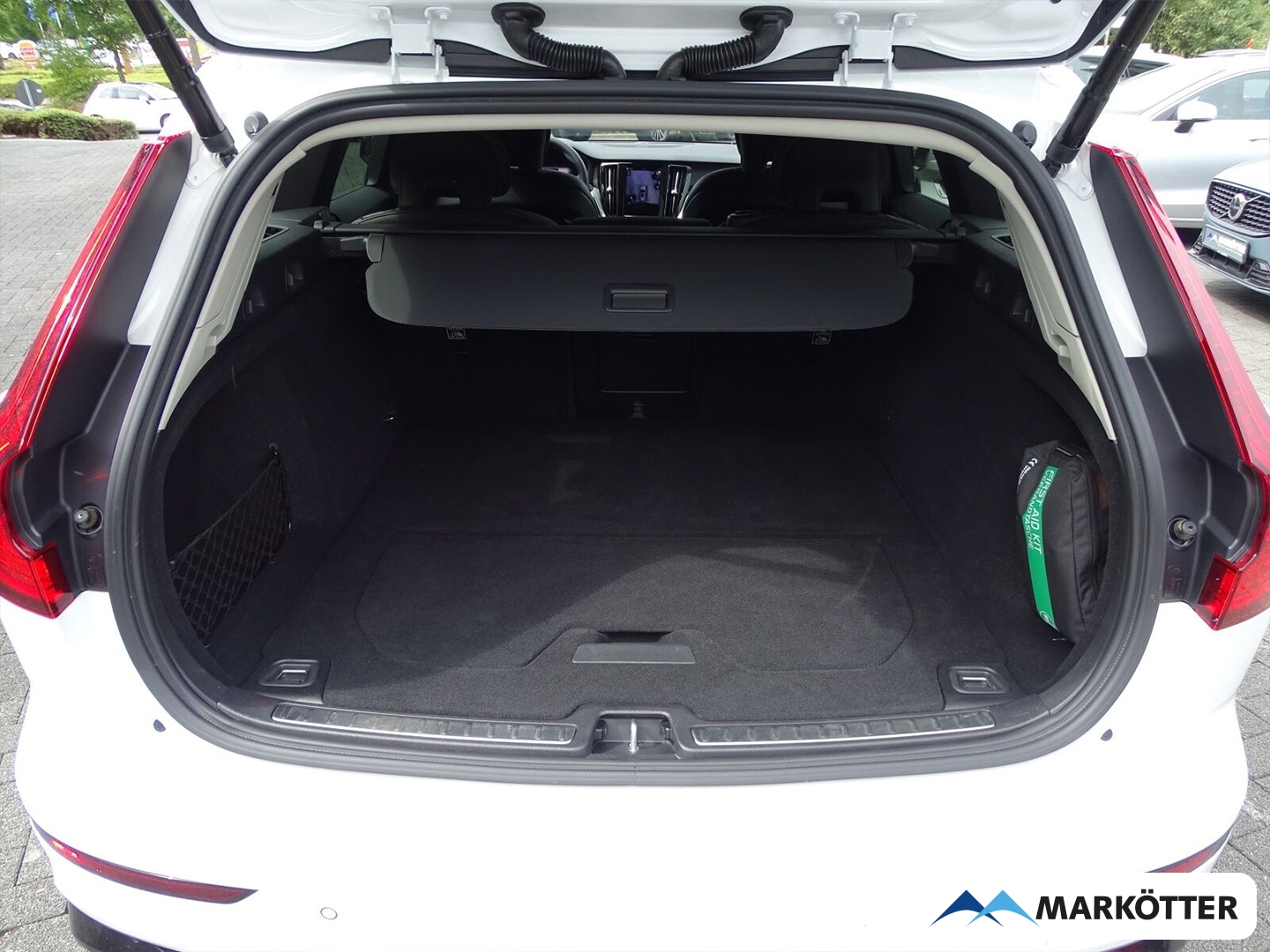 Fahrzeugabbildung Volvo V60 Plus Dark B4 EU6d/LED/PDC/SHZ/360°CAM/