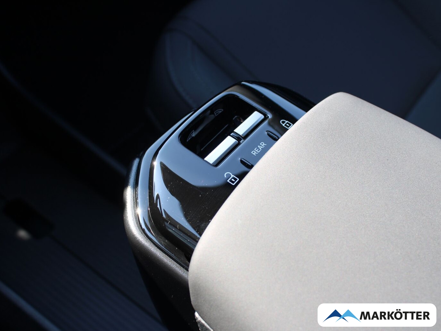 Fahrzeugabbildung Volvo EX30 Cross Country Twin Motor Performance Ultra AWD