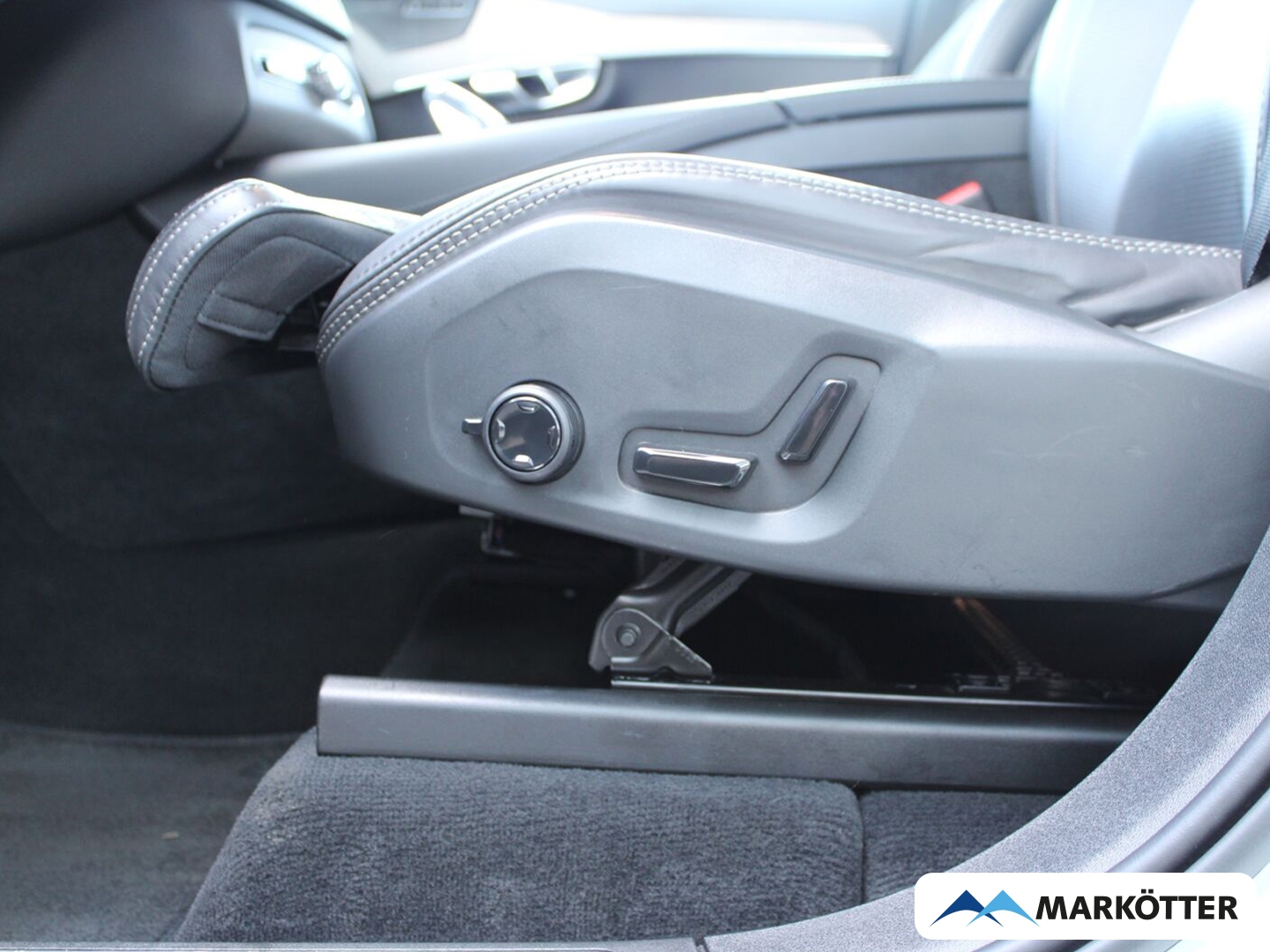 Fahrzeugabbildung Volvo XC90 Ultimate Bright Recharge Plug-In Hybrid AWD 7-Sitzer