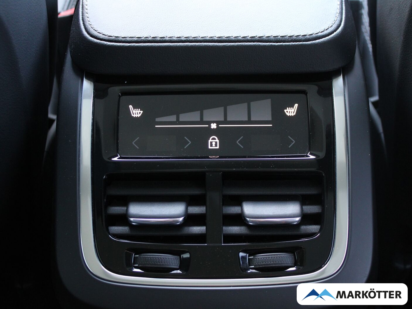 Fahrzeugabbildung Volvo XC90 Ultimate Bright Recharge Plug-In Hybrid AWD 7-Sitzer