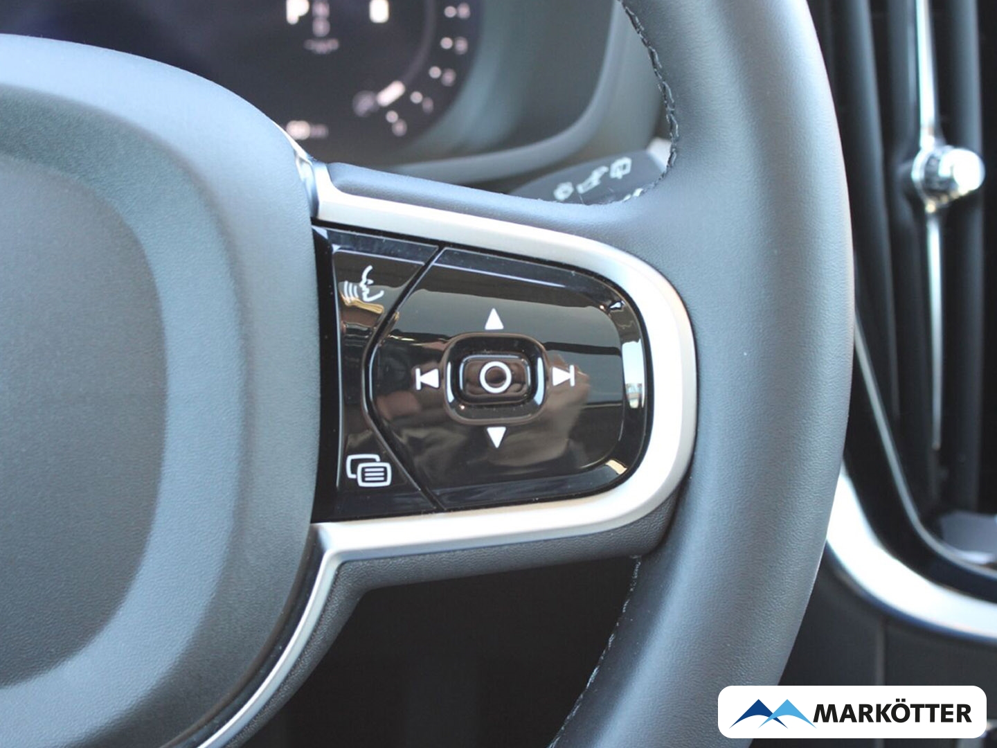 Fahrzeugabbildung Volvo V60 B4 Plus Dark PANO/360/H&K/BLIS/ACC/VOLL-LED