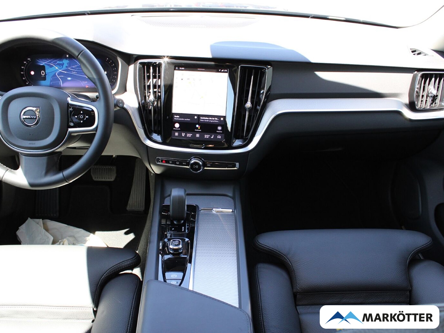 Fahrzeugabbildung Volvo V60 B4 Plus Dark PANO/360/H&K/BLIS/ACC/VOLL-LED