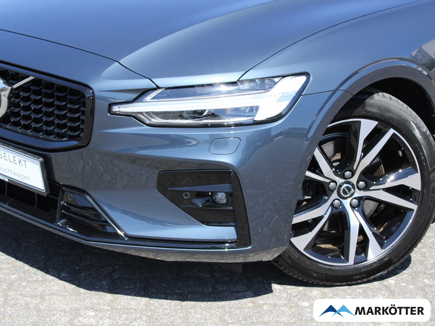 Fahrzeugabbildung Volvo V60 B4 Plus Dark PANO/360/H&K/BLIS/ACC/VOLL-LED