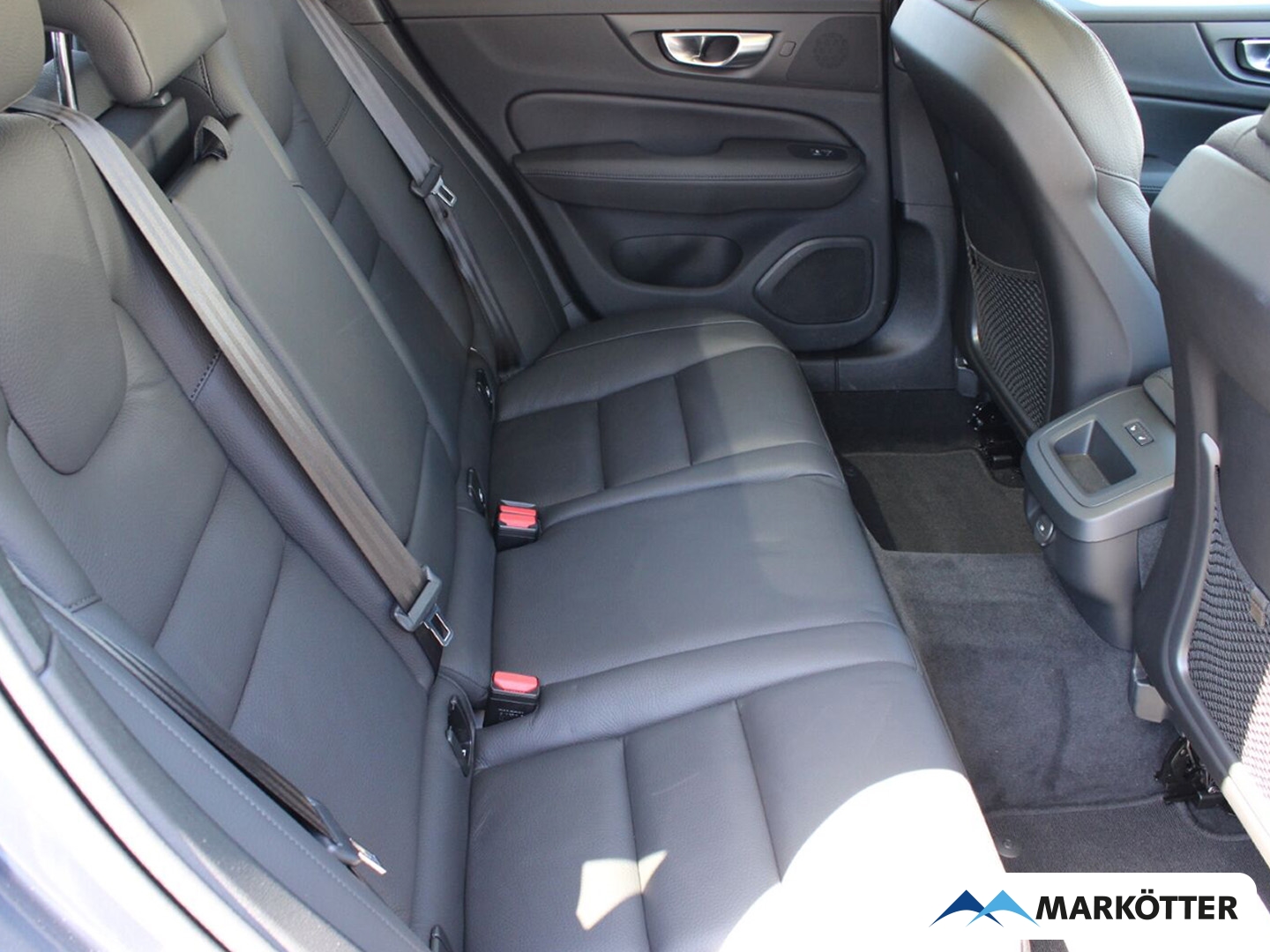 Fahrzeugabbildung Volvo V60 B4 Plus Dark PANO/360/H&K/BLIS/ACC/VOLL-LED