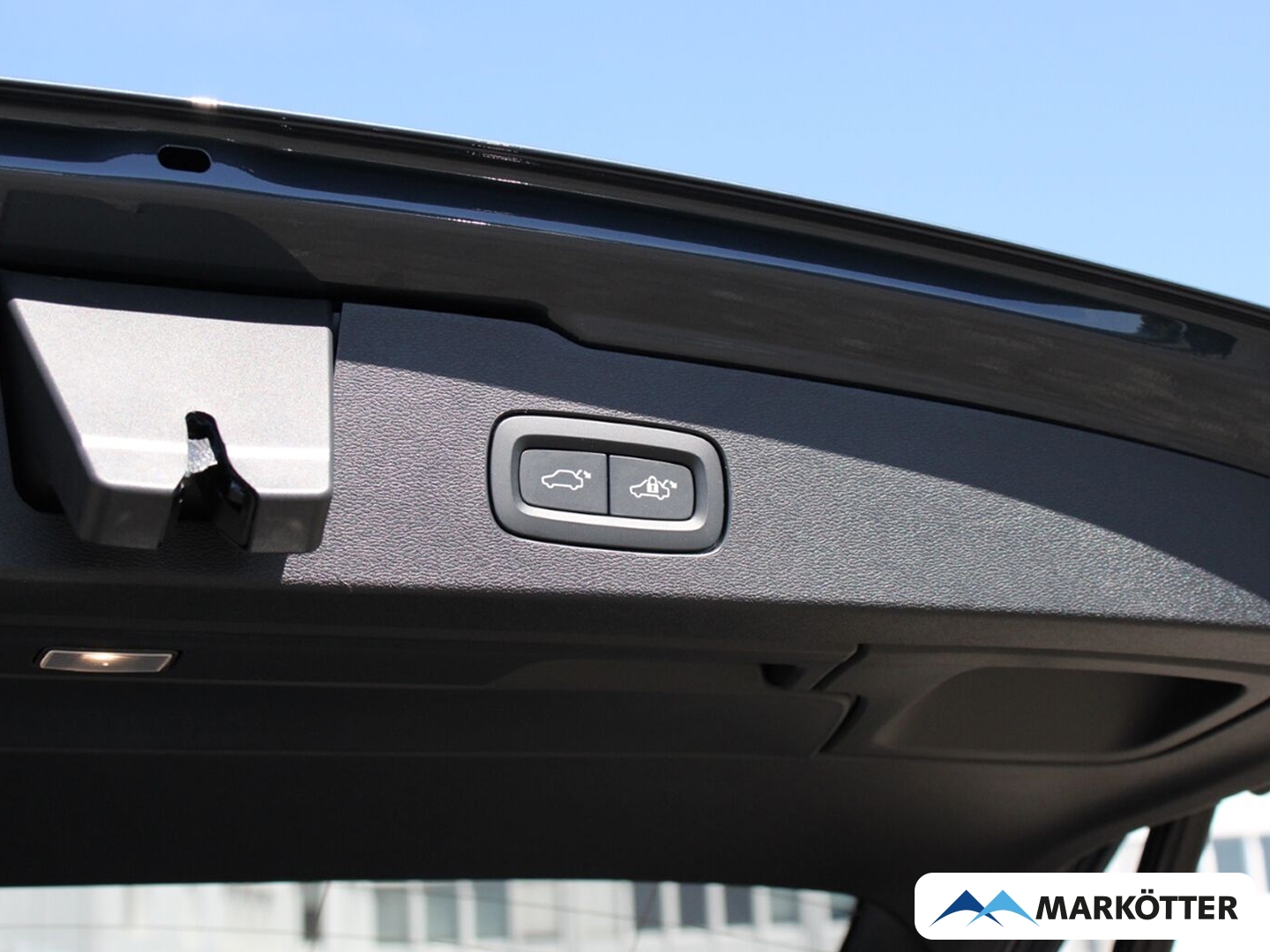 Fahrzeugabbildung Volvo V60 B4 Plus Dark PANO/360/H&K/BLIS/ACC/VOLL-LED