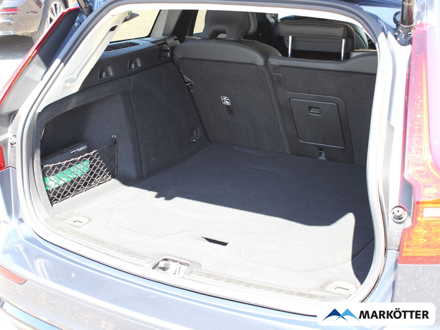 Fahrzeugabbildung Volvo V60 B4 Plus Dark PANO/360/H&K/BLIS/ACC/VOLL-LED