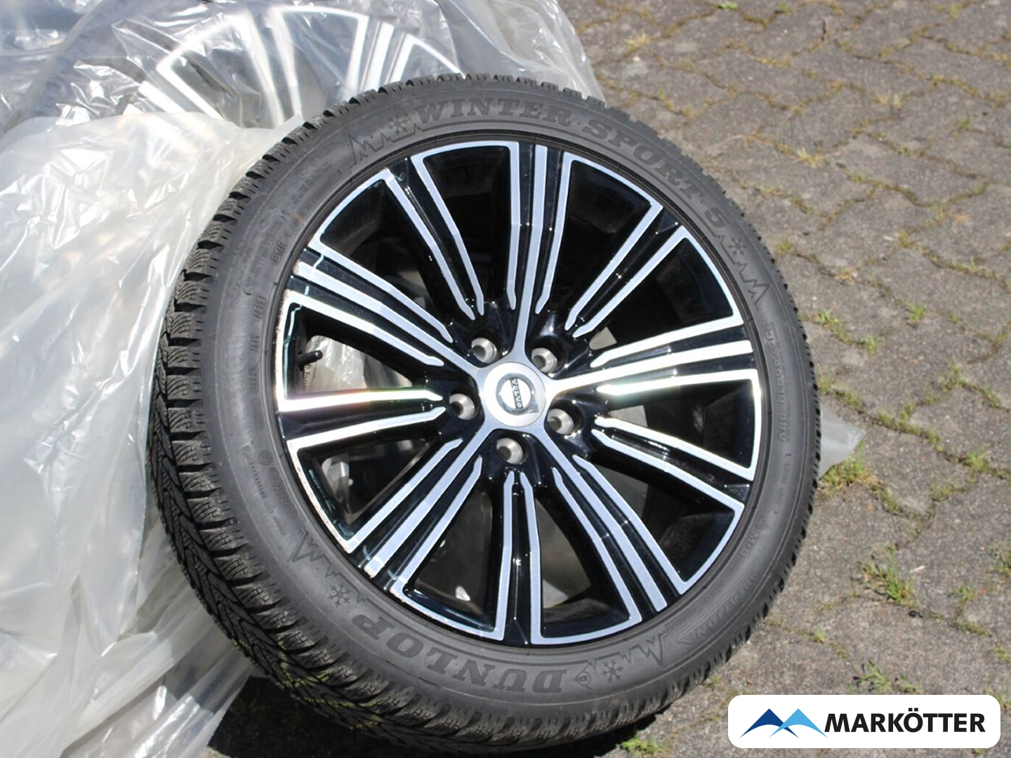Fahrzeugabbildung Volvo V60 B4 Plus Dark PANO/360/H&K/BLIS/ACC/VOLL-LED