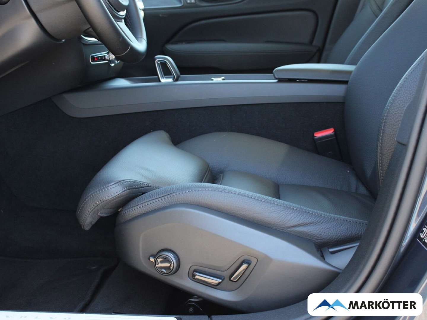 Fahrzeugabbildung Volvo V60 B4 Plus Dark PANO/360/H&K/BLIS/ACC/VOLL-LED
