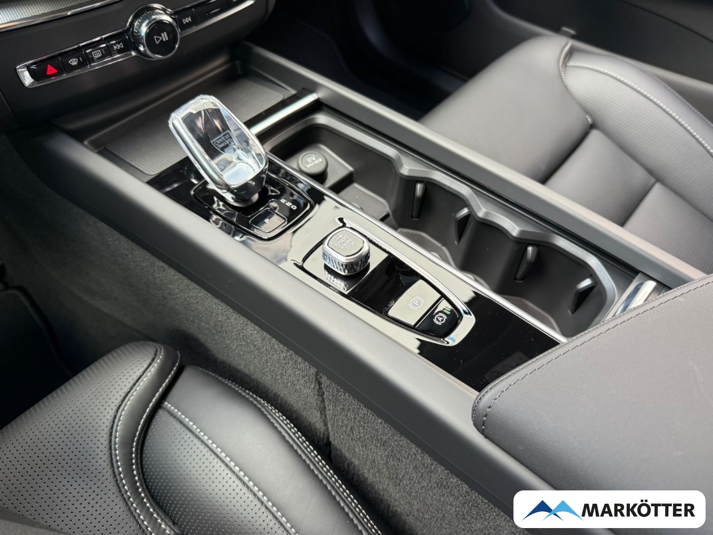 Fahrzeugabbildung Volvo XC60 T8 AWD Plus Black Edition Plug-In Hybrid