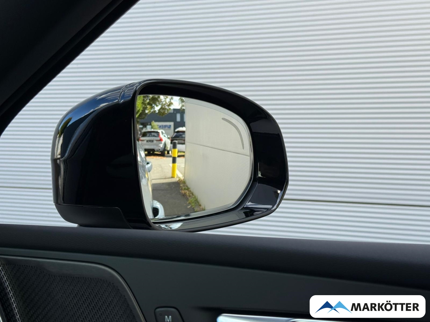 Fahrzeugabbildung Volvo XC60 T8 AWD Plus Black Edition Plug-In Hybrid
