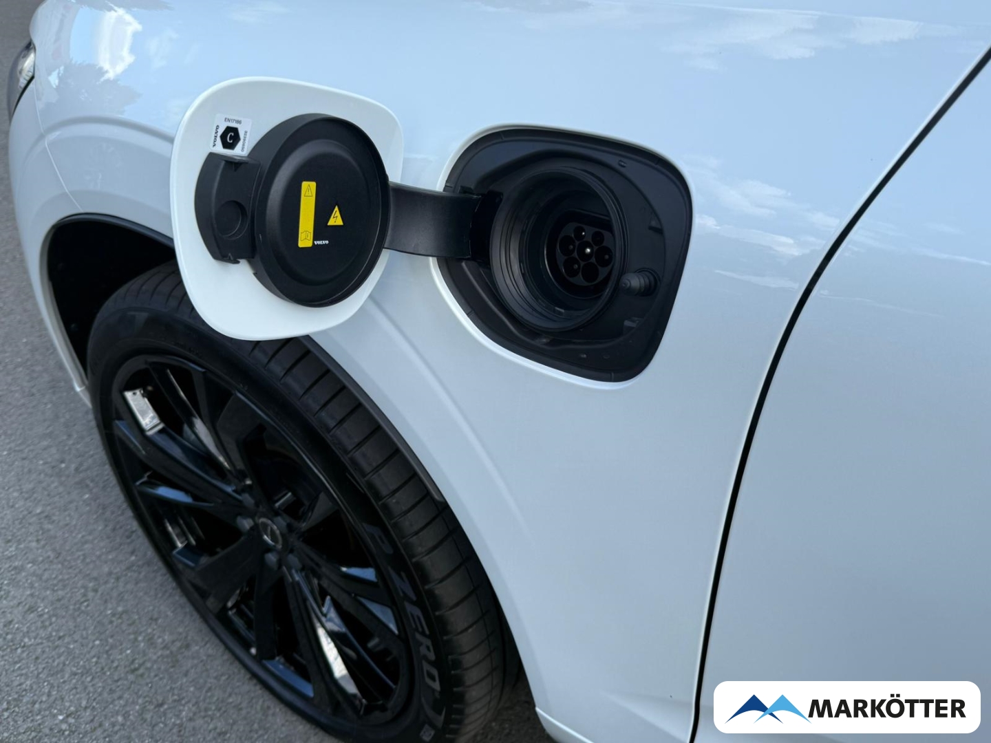 Fahrzeugabbildung Volvo XC60 T8 AWD Plus Black Edition Plug-In Hybrid