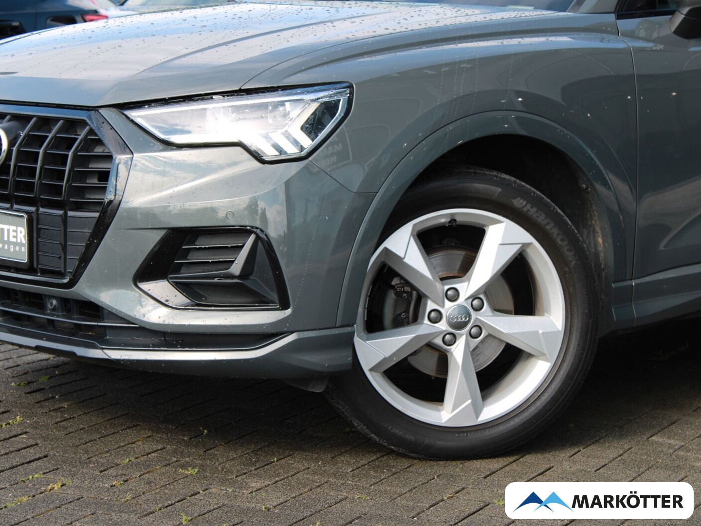 Fahrzeugabbildung Audi Q3 35 TFSI advanced NAVI/LED/AHK/TEMPO/PDC