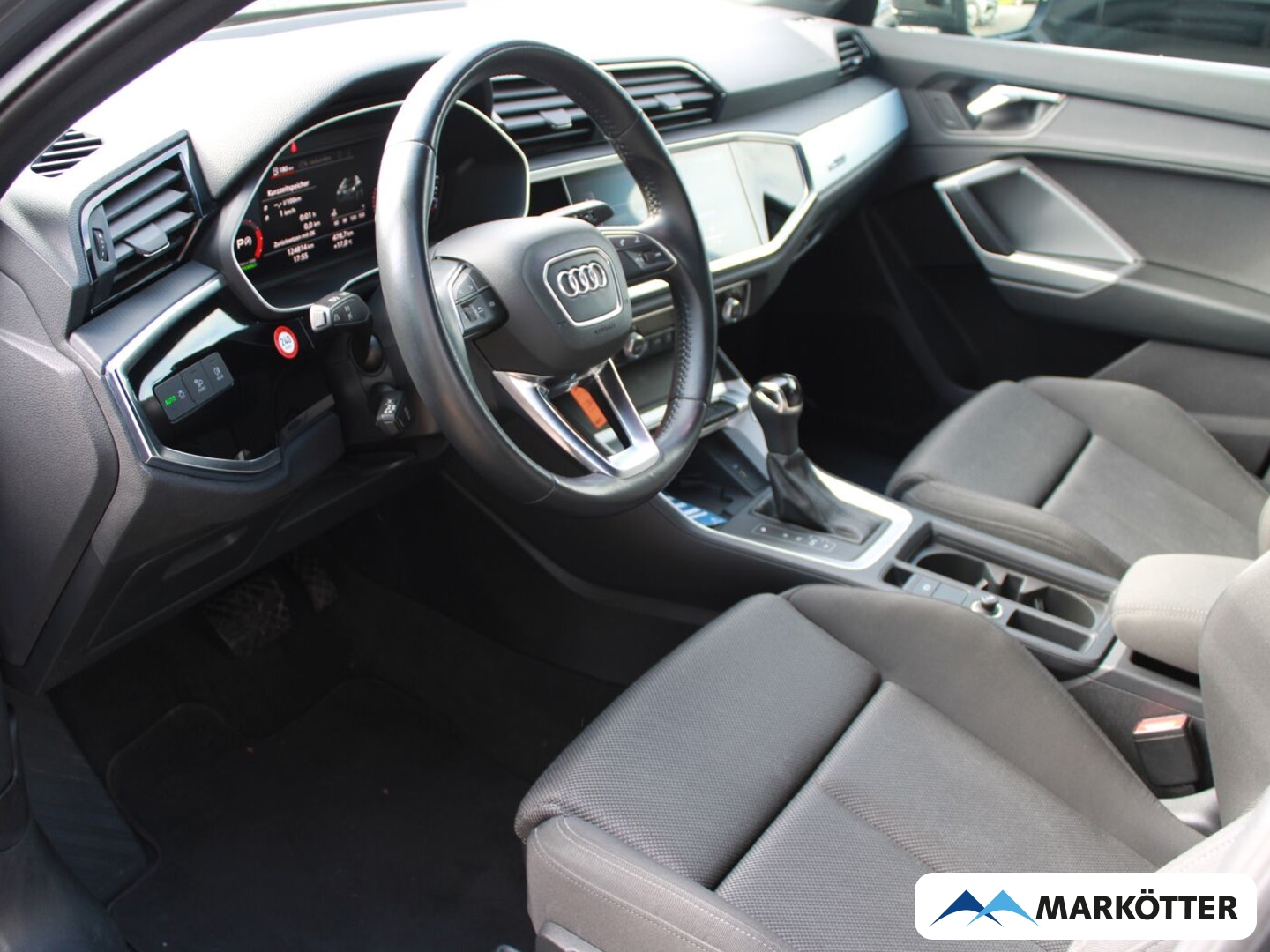 Fahrzeugabbildung Audi Q3 35 TFSI advanced NAVI/LED/AHK/TEMPO/PDC