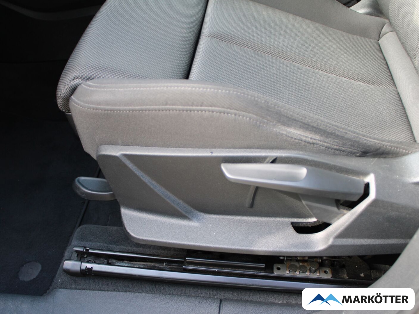 Fahrzeugabbildung Audi Q3 35 TFSI advanced NAVI/LED/AHK/TEMPO/PDC