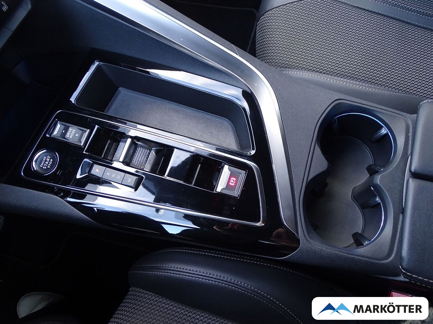 Fahrzeugabbildung Peugeot 5008 GT 1.2 PureTech 130 EU6d 7-Sitzer Navi/LED