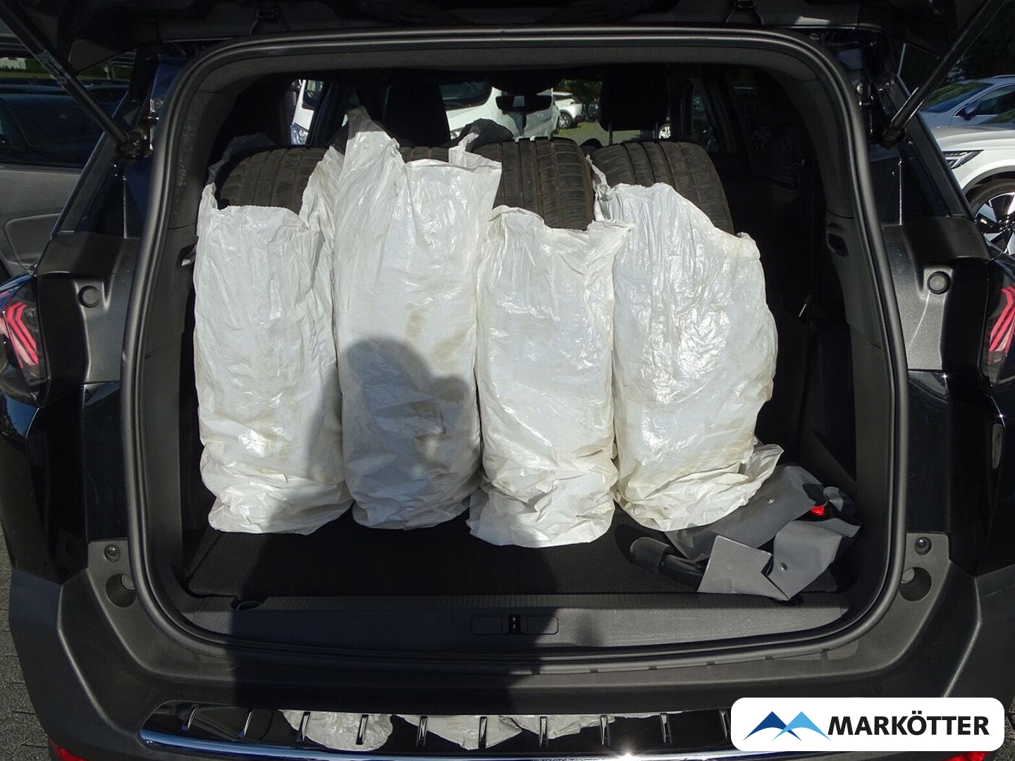 Fahrzeugabbildung Peugeot 5008 GT 1.2 PureTech 130 EU6d 7-Sitzer Navi/LED