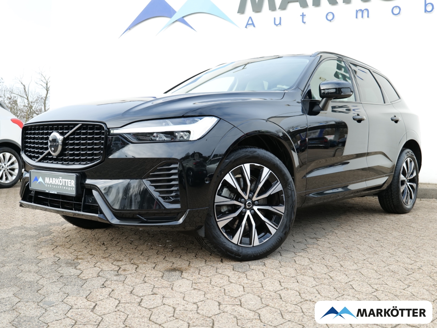 Fahrzeugabbildung Volvo XC60 B4 AWD Plus Dark ACC/BLIS/360/Standhzg/Holz