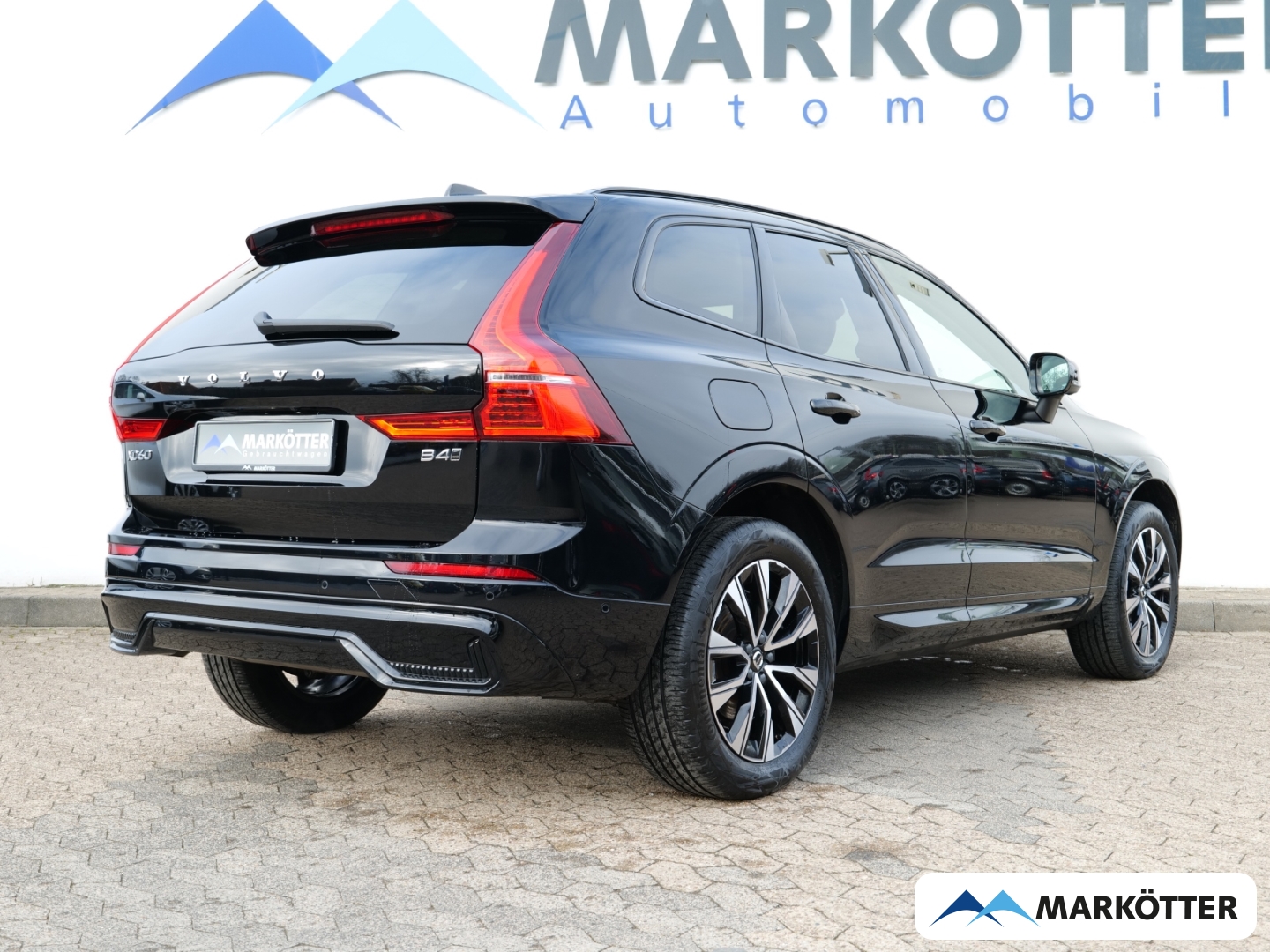 Fahrzeugabbildung Volvo XC60 B4 AWD Plus Dark ACC/BLIS/360/Standhzg/Holz