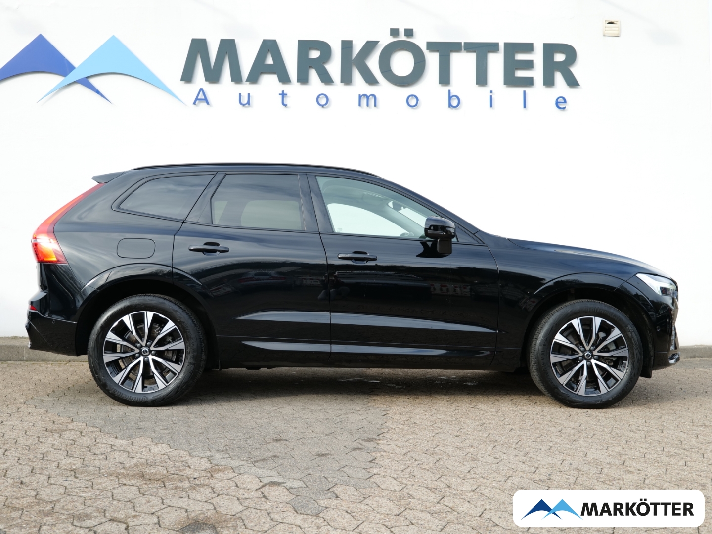 Fahrzeugabbildung Volvo XC60 B4 AWD Plus Dark ACC/BLIS/360/Standhzg/Holz