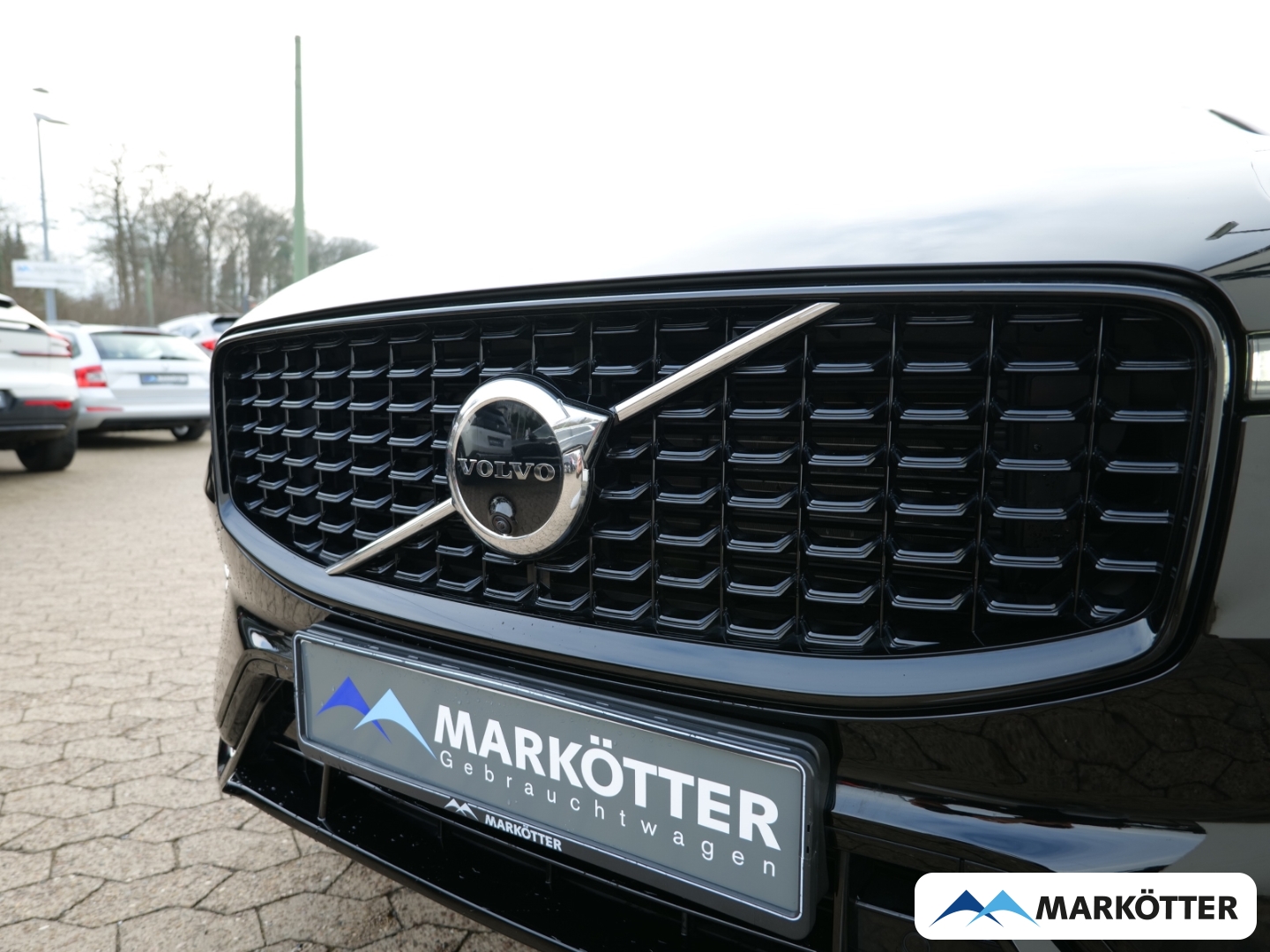 Fahrzeugabbildung Volvo XC60 B4 AWD Plus Dark ACC/BLIS/360/Standhzg/Holz