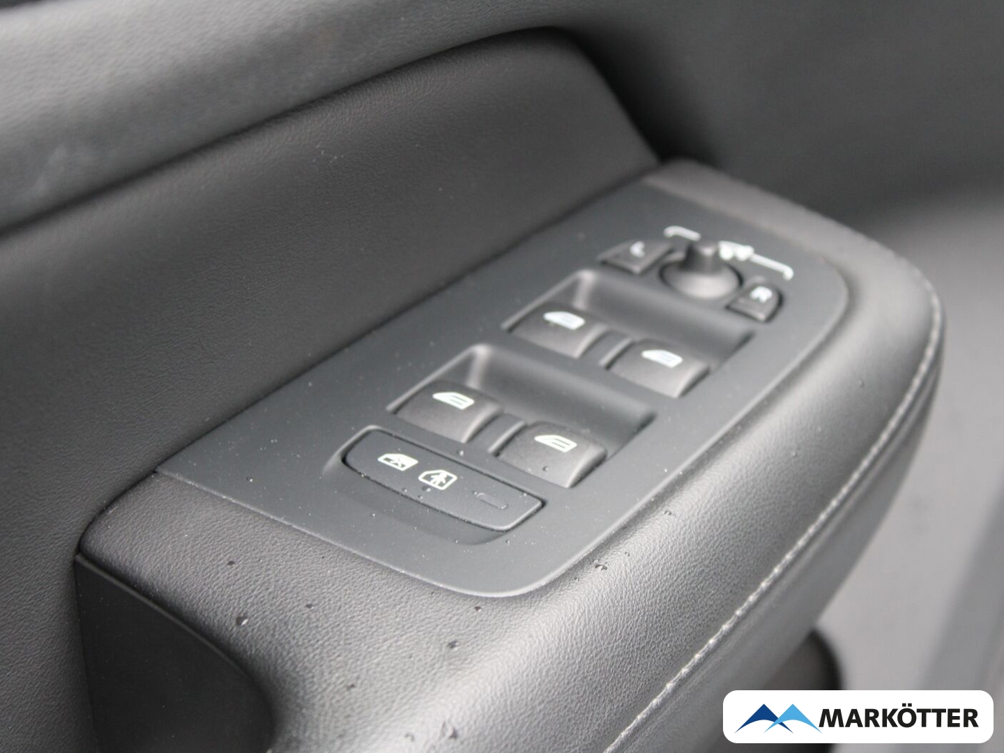 Fahrzeugabbildung Volvo V60 Kombi Ultimate Dark Recharge Plug-In Hybrid/ACC/SHZ/LHZ/LED