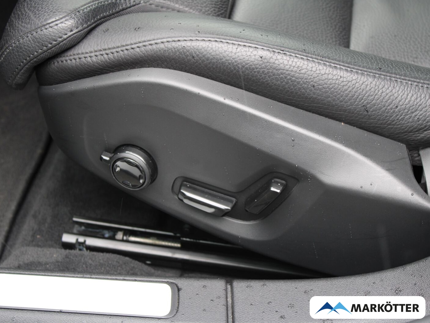 Fahrzeugabbildung Volvo V60 Kombi Ultimate Dark Recharge Plug-In Hybrid/ACC/SHZ/LHZ/LED
