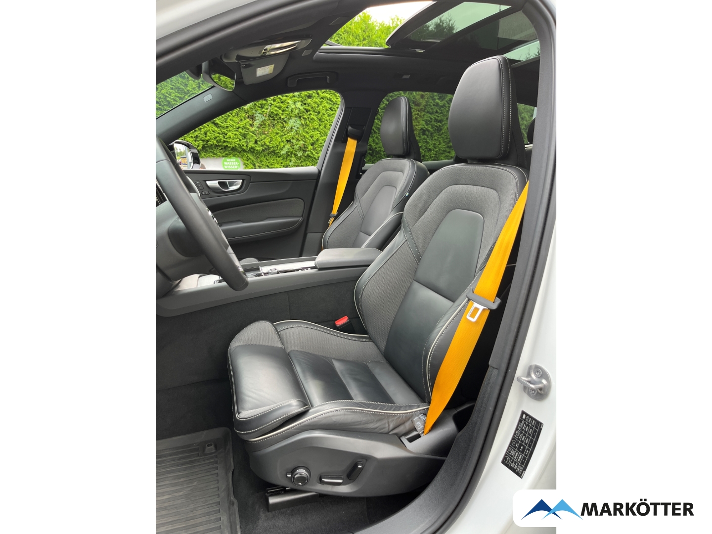 Fahrzeugabbildung Volvo XC60 T8 AWD Recharge Polestar Engineered/B&W