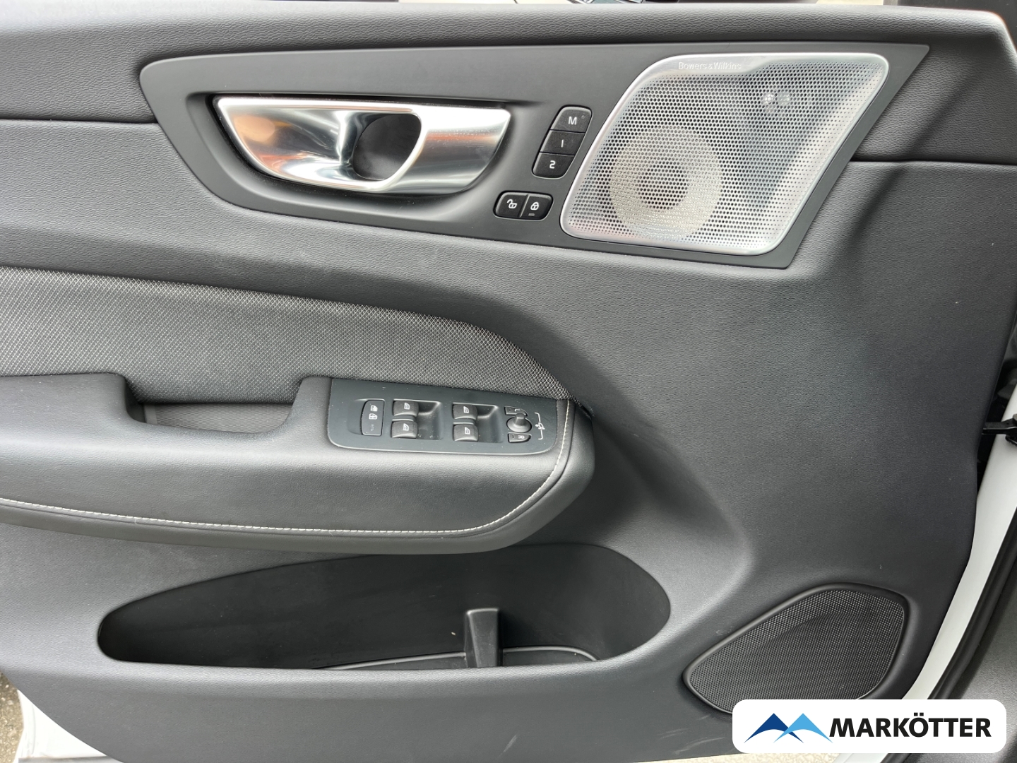 Fahrzeugabbildung Volvo XC60 T8 AWD Recharge Polestar Engineered/B&W