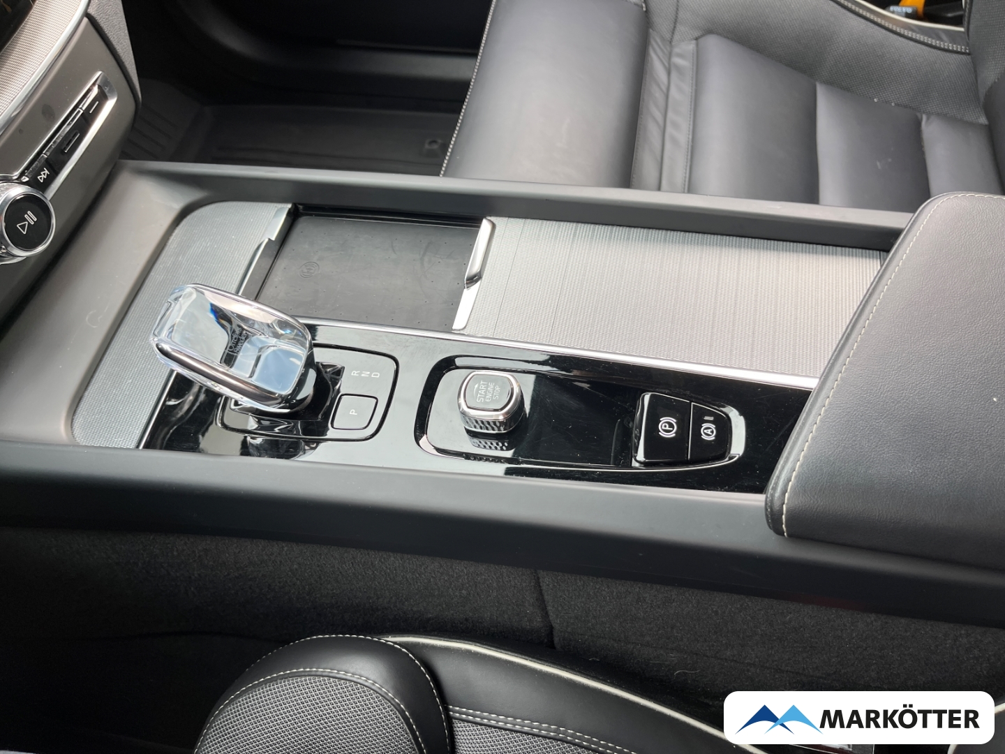 Fahrzeugabbildung Volvo XC60 T8 AWD Recharge Polestar Engineered/B&W