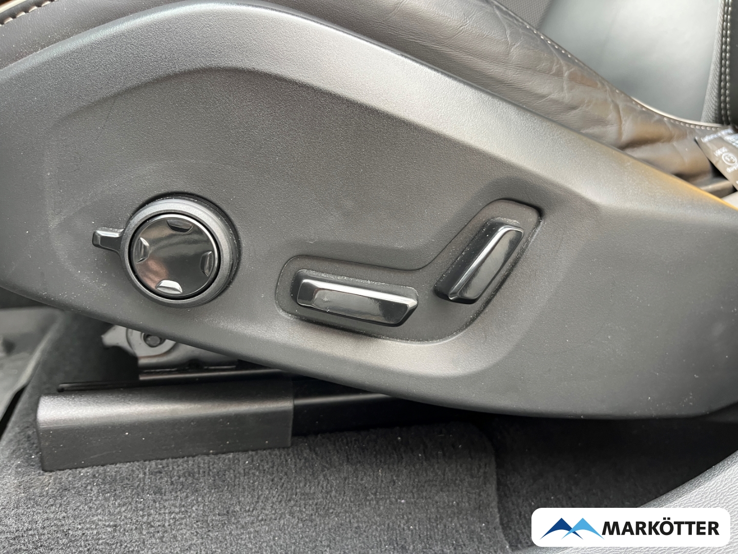 Fahrzeugabbildung Volvo XC60 T8 AWD Recharge Polestar Engineered/B&W
