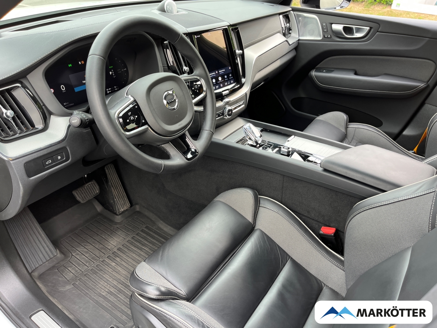 Fahrzeugabbildung Volvo XC60 T8 AWD Recharge Polestar Engineered/B&W