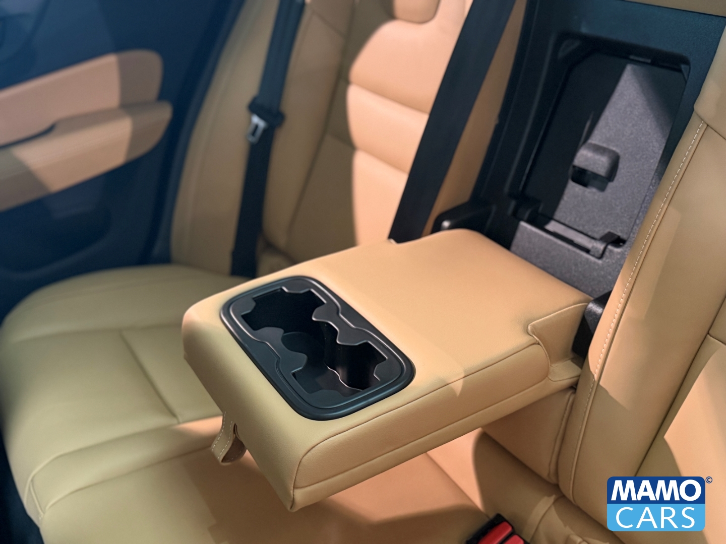 Fahrzeugabbildung Volvo V60 T8 AWD Ultra Dark ACC/AHK/B&W/360°/HUD/PANO