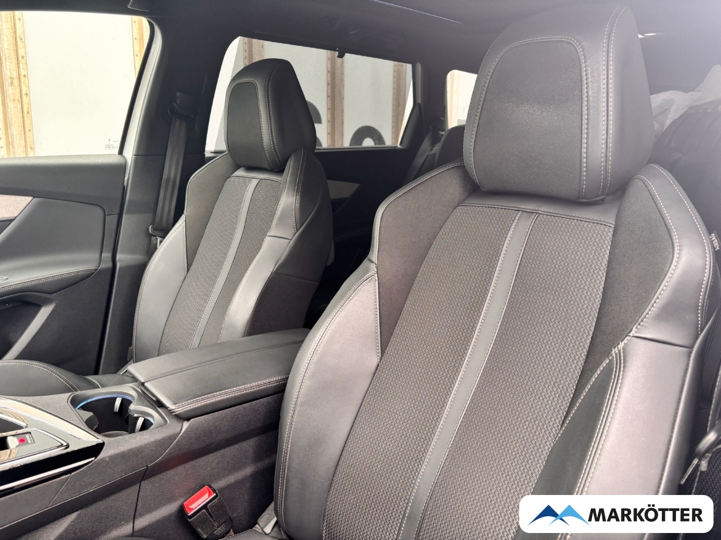 Fahrzeugabbildung Peugeot 5008 GT 7-Sitzer ACC/BLIS/CAM/LED/SHZ/PANO