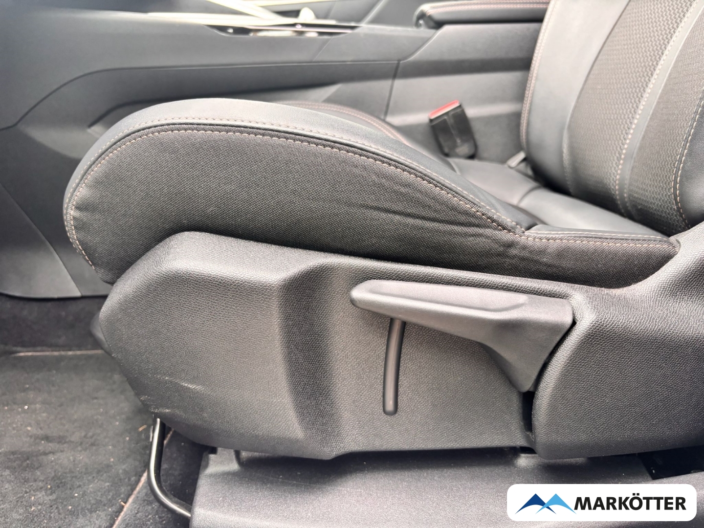 Fahrzeugabbildung Peugeot 5008 GT 7-Sitzer ACC/BLIS/CAM/LED/SHZ/PANO