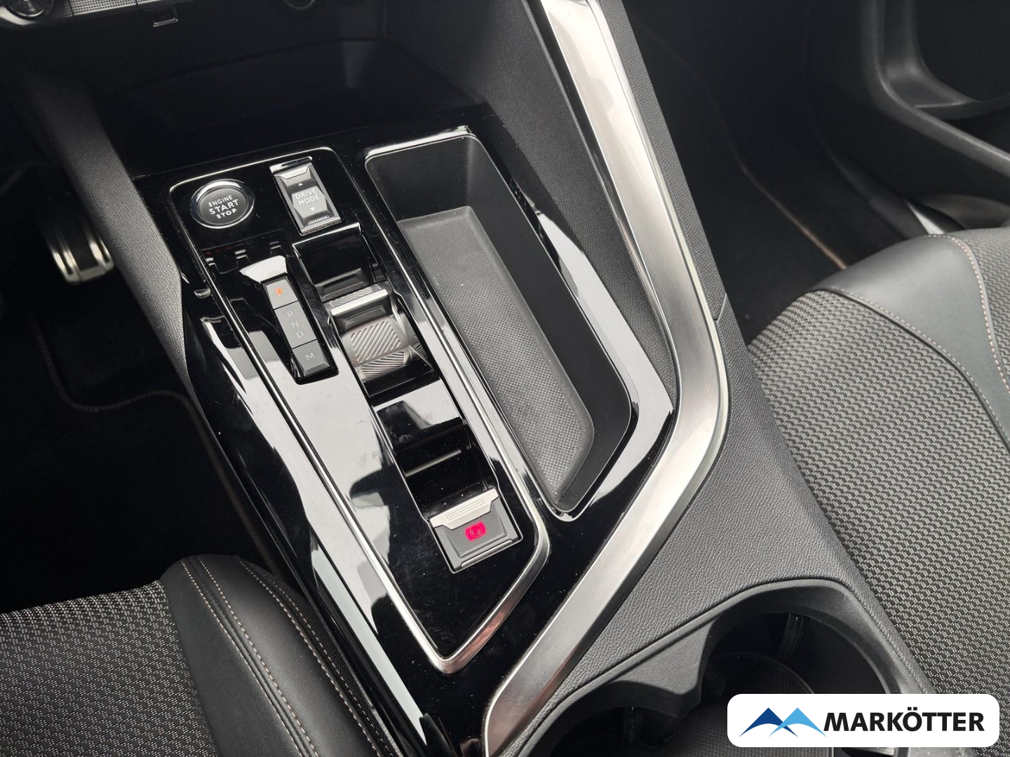 Fahrzeugabbildung Peugeot 5008 GT 7-Sitzer ACC/BLIS/CAM/LED/SHZ/PANO